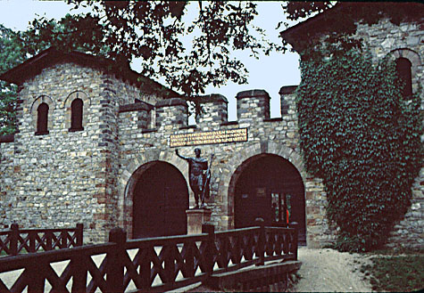 Gate